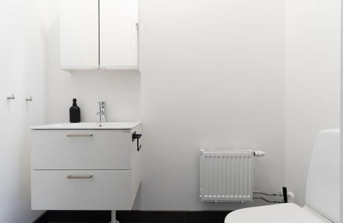 Bastad House | 3-Bedroom Apartment w Workspace & Balcony