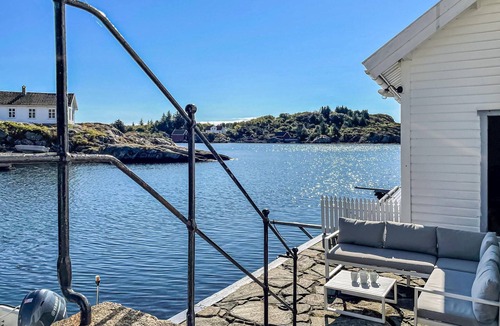 Farsund Apartment | 3 bedroom beach front apartment in Farsund