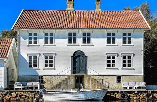 Farsund Apartment | 3 bedroom beach front apartment in Farsund