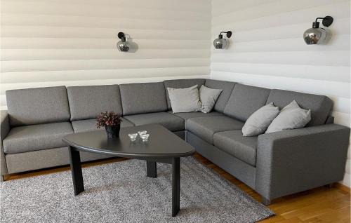 Vindafjord Apartment | 3 Bedroom Beach Front Apartment In Sandeid
