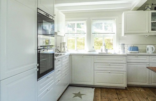 Suldal House | 3 bedroom beach front home in Erfjord