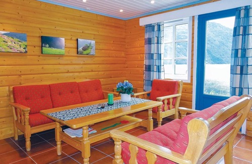 Gjesdal House | 3 bedroom beach front home in Dirdal