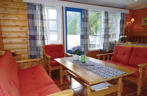 Gjesdal House | 3 bedroom beach front home in Dirdal