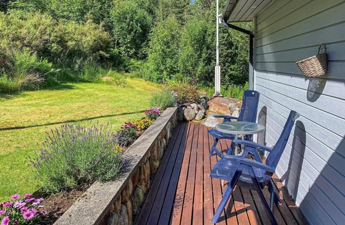 Jondal House | 3 bedroom beach front home in Jondal