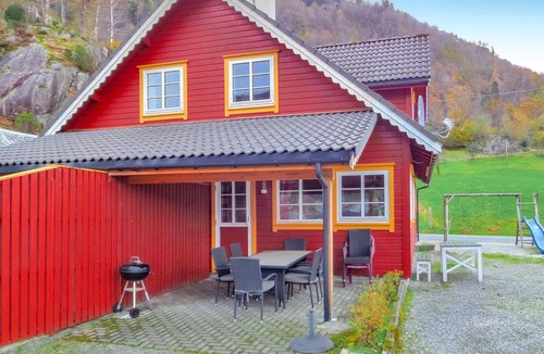 Akra House | 3 bedroom beach front home in åkra