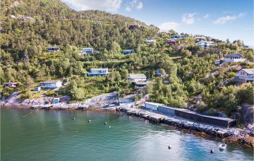 Jondal House | 3 Bedroom Beach Front Home In Jondal