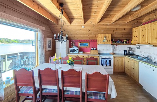 Bomlo House | 3 bedroom beach front home in Urangsvåg