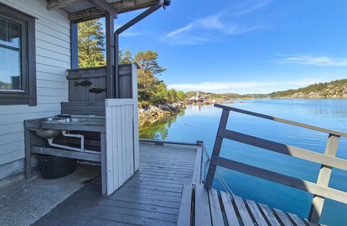 Bomlo House | 3 bedroom beach front home in Urangsvåg
