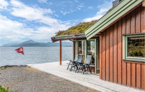 Frei House | 3 Bedroom Cozy Home In Øydegard