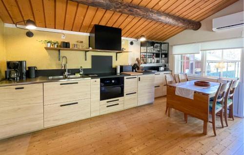 Korsveka House | 3 Bedroom Cozy Home In Knäred