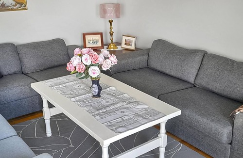 Vestbygd Apartment | 3 bedroom gorgeous apartment in Borhaug