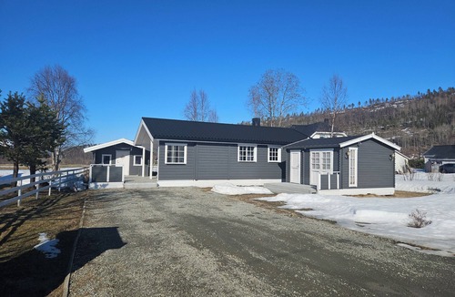 Moen House | 3-bedroom house perfect for a relaxing stay in Målselv.