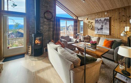 Vikberget House | 3 Bedroom Lovely Home In Flå