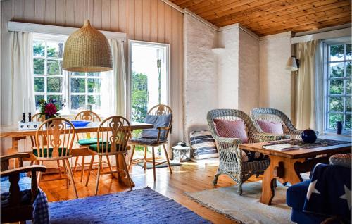 Vinnes House | 3 Bedroom Lovely Home In Reksteren