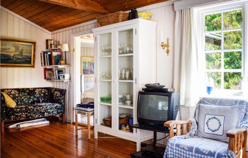 Vinnes House | 3 Bedroom Lovely Home In Reksteren