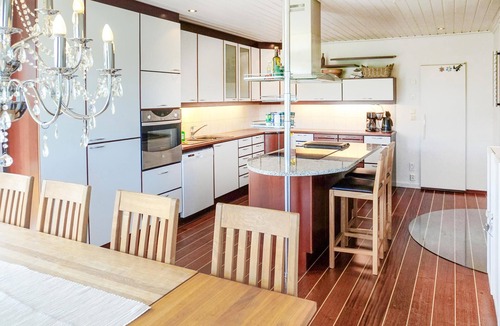 Grimsland House | 3 bedroom luxurious home in Lundegrend