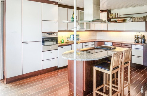 Grimsland House | 3 bedroom luxurious home in Lundegrend