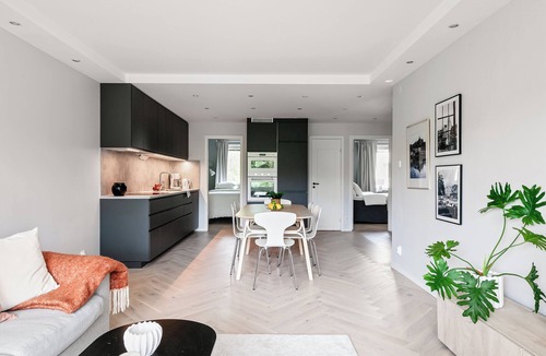 Bandhagen Apartment | 3 Bedroom Newly Renovated City Apartment