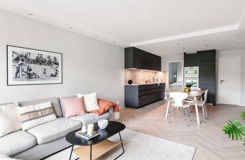 Bandhagen Apartment | 3 Bedroom Newly Renovated City Apartment