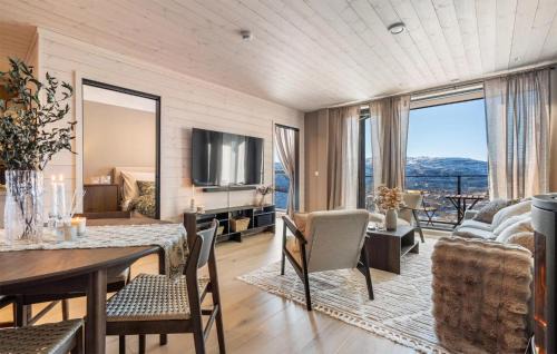 Vinje Apartment | 3 Bedroom Nice Apartment In Edland