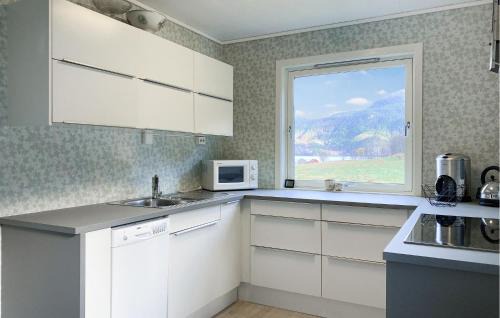 Aure House | 3 Bedroom Nice Home In Mjosundet