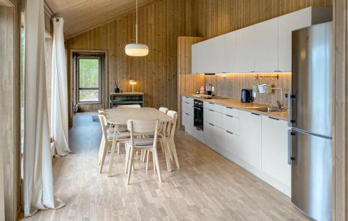 Rauma kommune House | 3 Bedroom Nice Home In Åfarnes