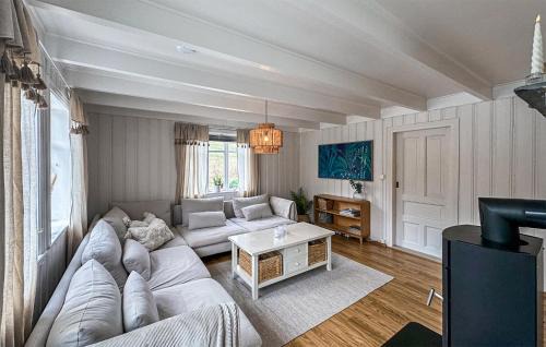Vikebygd House | 3 Bedroom Stunning Home In Vikebygd