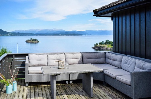 Bjoa House | 3 bedroom stunning home in Bjoa