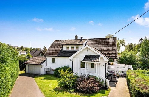 Fevik House | 3 Min Walk to Beach - Coastal Retreat - Large Terrace - 3 Bedroom
