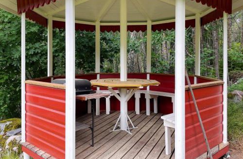 Fjardhundra House | 3 person holiday home in FJÄRDHUNDRA