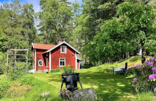 Fjardhundra House | 3 person holiday home in FJÄRDHUNDRA