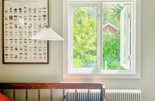 Uddevalla Municipality House | 30s holiday home near nature and sea