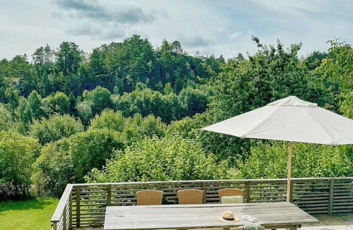Uddevalla Municipality House | 30s holiday home near nature and sea