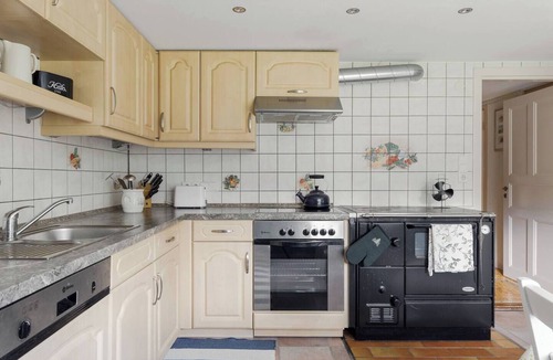 Kosta House | 3BR In Kosta - Fire pit, gathering room, Lake &Pub