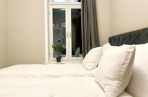 Oslo City Centre Apartment | 4 bed riverside apt