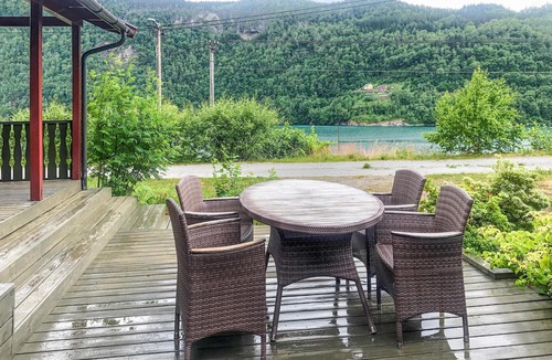 Kvam House | 4 bedroom accommodation in Steinstø