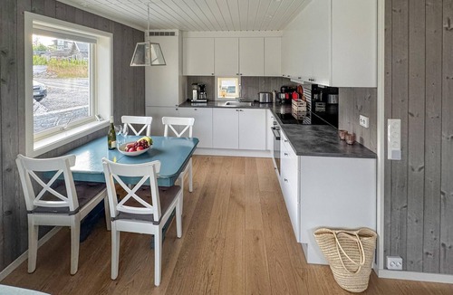 Arendal House | 4 bedroom awesome home in Færvik