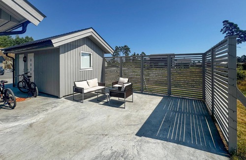 Arendal House | 4 bedroom awesome home in Færvik