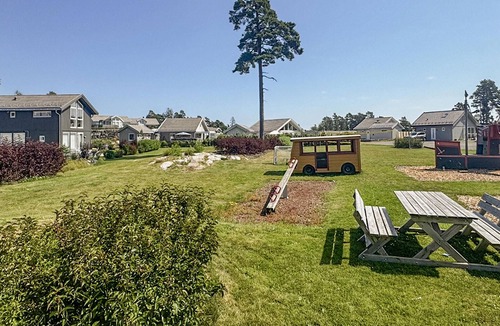 Arendal House | 4 bedroom awesome home in Færvik