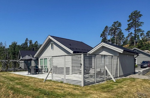 Arendal House | 4 bedroom awesome home in Færvik
