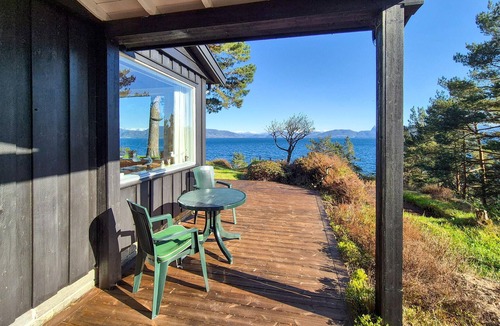 Strandvik House | 4 bedroom awesome home in Fusa
