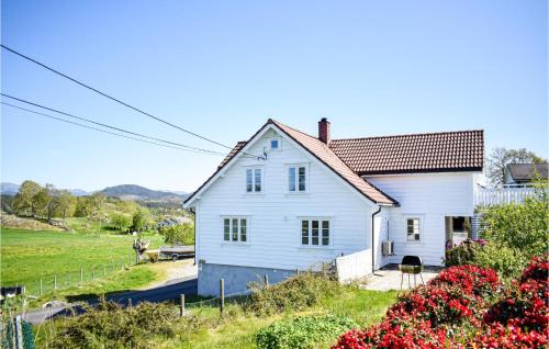 Sveio House | 4 Bedroom Awesome Home In Valevåg