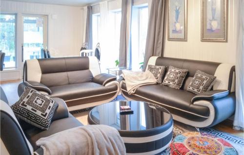 Djurhamn House | 4 Bedroom Beach Front Home In Djurhamn