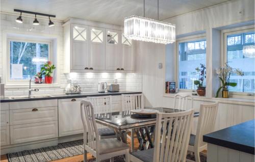 Djurhamn House | 4 Bedroom Beach Front Home In Djurhamn