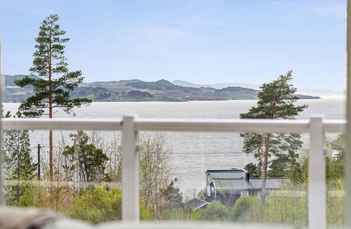 Leksvik House | 4 bedroom beautiful home in åsenfjord