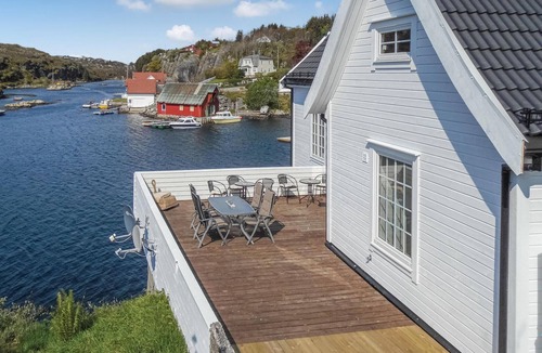 Sund Apartment | 4 bedroom cozy apartment in Steinsland