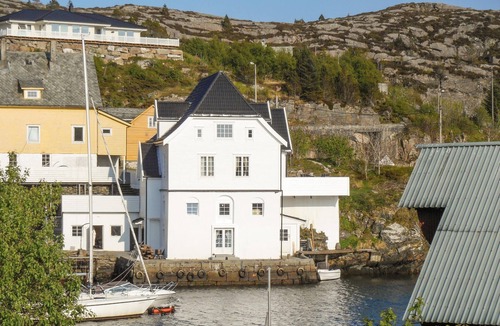 Sund Apartment | 4 bedroom cozy apartment in Steinsland