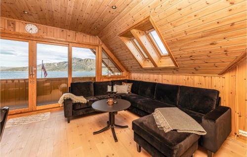 Sande House | 4 Bedroom Cozy Home In Kvamsøy