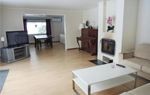 Stavsjo House | 4 Bedroom Cozy Home In Ljungby