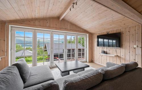 Tingvoll House | 4 Bedroom Cozy Home In Meisingset